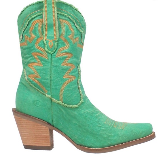 dingo Shoes - Dingo Women’s “Y’all Need Dolly” Cowboy boots